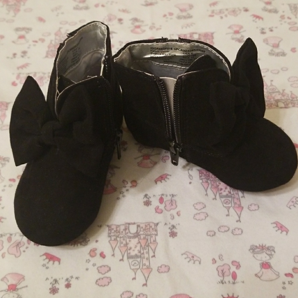 New Infant booties